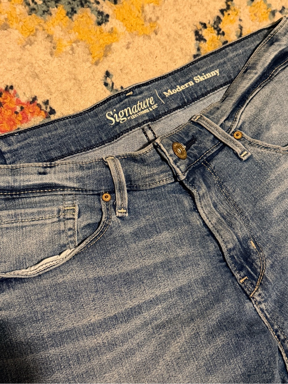 Levi's Women's Mid Wash Skinny Jeans